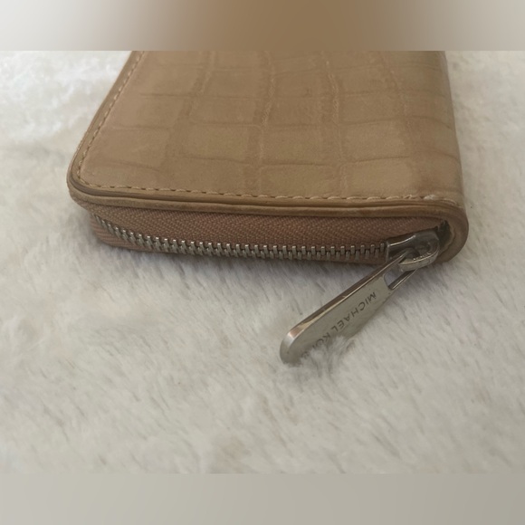 Michael Kors croc embossed Wallet GUC - Picture 6 of 11